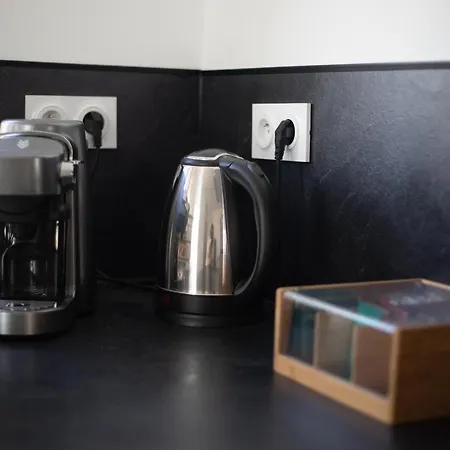 Cabane D'arlette, Grande Terrasse En Centre-ville Отель