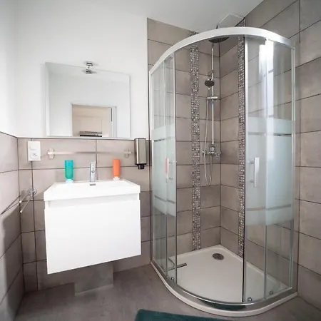 Отель Cabane D'arlette, Grande Terrasse En Centre-ville Фалез