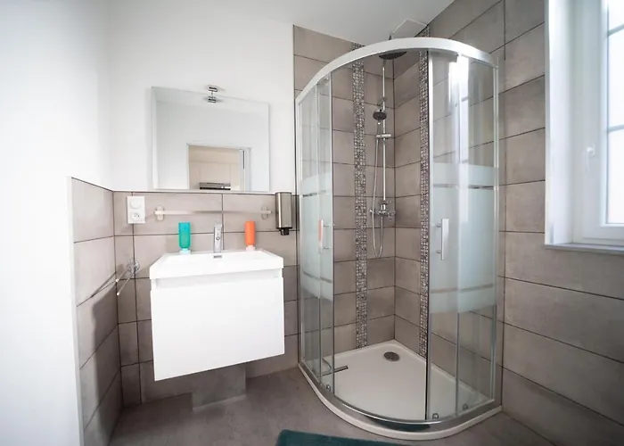 Hotel Cabane D'arlette, Grande Terrasse En Centre-ville Falaise (Calvados)